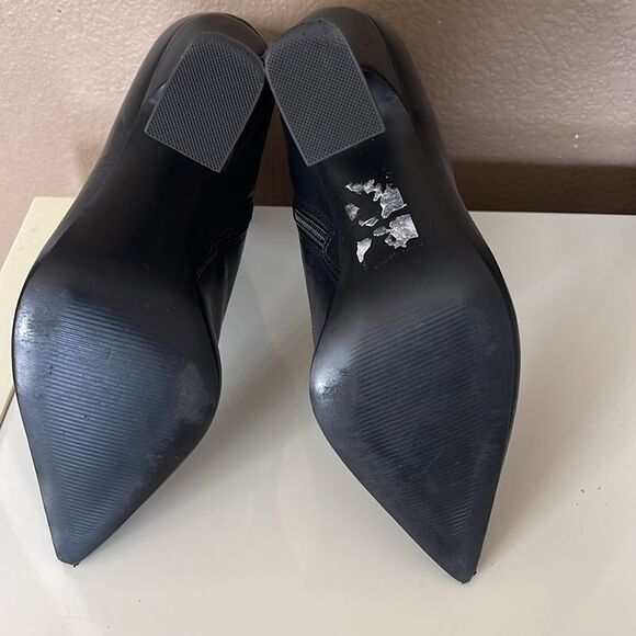 Steve Madden Vivy Black Leather Bootie size 10 - Picture 5 of 8